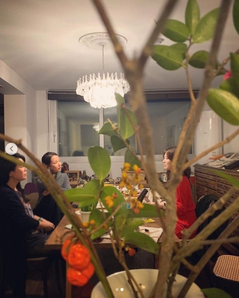 배우 겸 가수 옥주현이 송혜교, 조여정과의 훈훈한 우정을 자랑했다. 옥주현 인스타그램