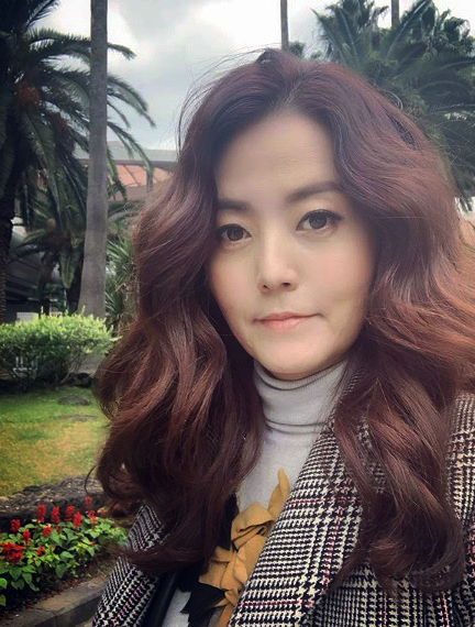 방송인이자 작가인 손미나. 인스타그램