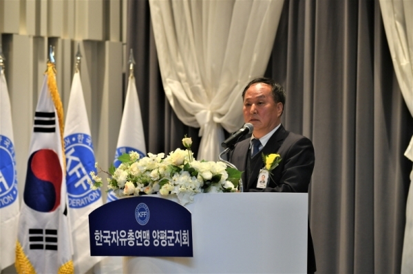 자유수호지도자대회에서 정동균 양평군수가 인사말을 하고있다.