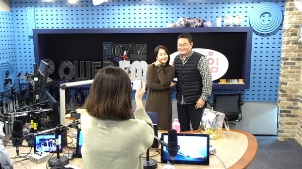 '최화정의 파워타임'에 출연한 배우 배해선과 개그맨 김진수. SBS 보이는 라디오