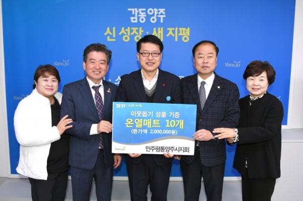 사진 왼쪽에서 두 번째 서재원 회장