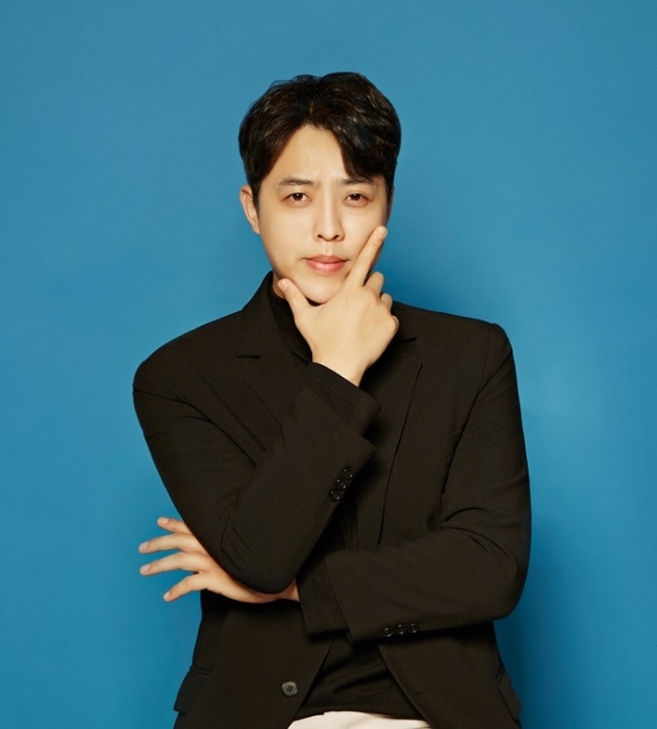 가수 '이로이'로 활동할 BJ로이. 콜라디엔터