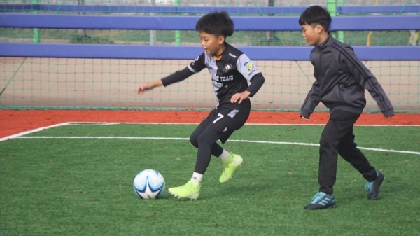 '영재발굴단'에서는 여자 축구 영재 이지희양이 출연한다. SBS