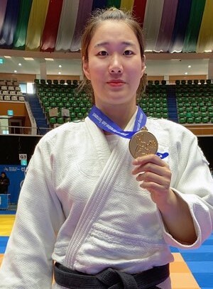 ▲ 여자 일반부 70㎏급 우승 정혜진.안산시청 제공