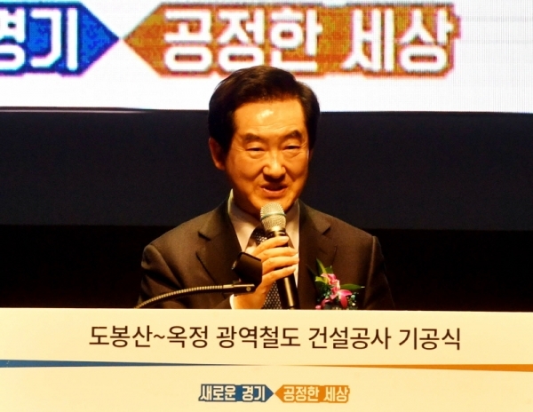 12일 의정부 예술의전당에서 열린 ‘도봉산~옥정 광역철도 건설공사 기공식’에서 안병용 의정부시장이 인사말을 하고 있다.전형민기자