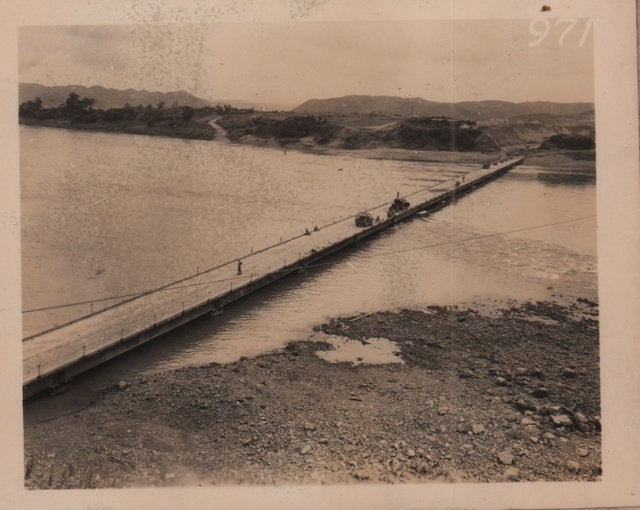 ▲ 그림 4. 쇠오리 다리(Teal Bridge)가 완공된 후 1953년 7월 15~16일 첫 홍수가 지나간 다음의 모습. (출처, 미국국립문서기록관리청)