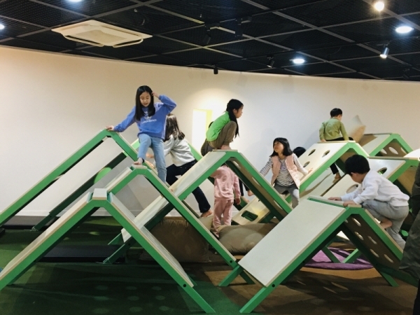 정효경작가-이리저리 첩첩 산중