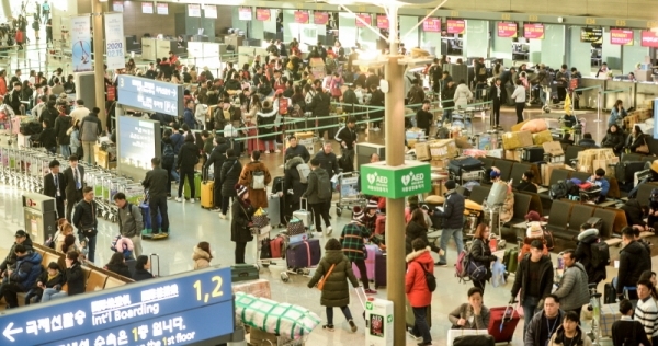 2019년의 마지막 날인 31일 오전 인천국제공항 제1터미널 출국장이 해외 여행을 떠나는 인파로 붐비고 있다.장용준기자