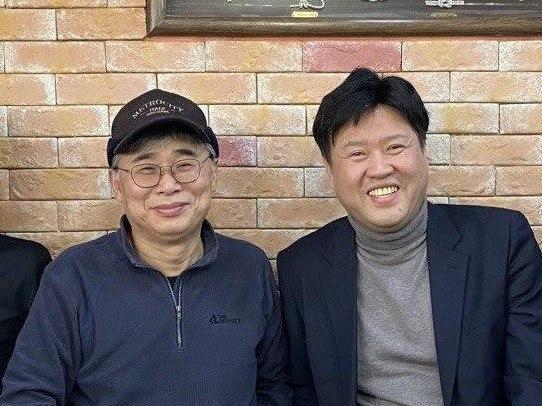 이종석 전 통일부 장관(사진 왼쪽)과 더불어민주당 김용 성남분당갑 예비후보.사진=김용 예비후보 측 제공