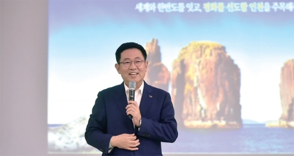 지난 2019년 9월24일 인천 남동구 인천시청 대회의실에서 열린 ‘인천 2030 남북·국제분야 설명회’에서 박남춘 인천시장이 남북·국제분야에 대해 설명하고 있다. 사진=인천시 제공
