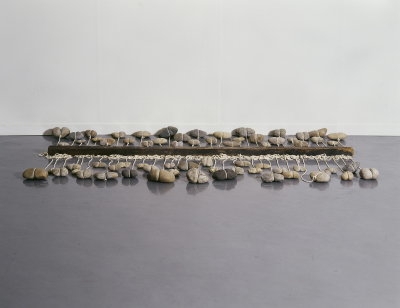 ▲ [과천_이승택] 이승택, 고드레 돌 , 1956-1960, 돌, 노끈, 285X150x10cm, 국립현대미술관 소장