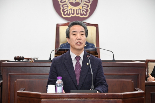 집행부의 국·도비 확보 노력이 미흡했다며 증액을 위한 노력을 촉구하고 있는 박인범 의원.