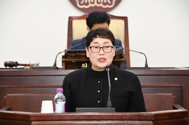 국가유공자에게 걸맞는 예우와 실질적인 보상정책을 수립할것을 촉구하고 있는 정문영 의원.