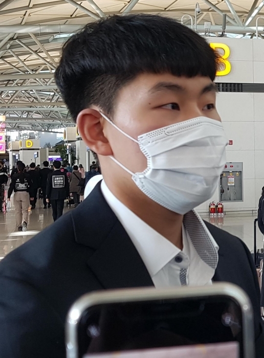 ▲ 스프링캠프 향해 출국하는 소형준.연합뉴스