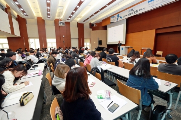 삼육대 학생들이 통일부 선정 북한경제 관련 수업을 경청하고 있다. 삼육대학교 제공