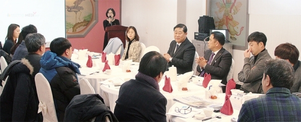 6일 열린 한국건강관리협회 경기지부 기자간담회에서 김민수 본부장을 비롯한 관계자들이 올 한해 운영 방향 등을 밝히고 있다. 한국건강관리협회 경기지부 제공