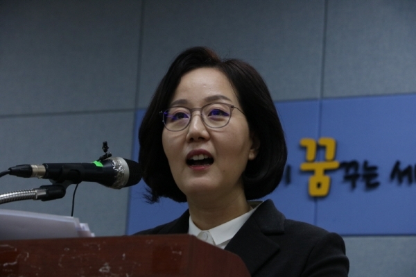 자유한국당 김현아 고양시정 예비후보가 12일 고양시의회 영상회의실에서 출마 기자회견을 하고 있다.사진=김현아 의원