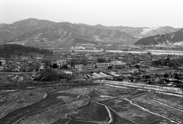▲ 광주시, 사진첩 속 옛 자료 ‘도시재생 아카이브’ 추진(1970년대 경안전통시장 전경) (3)