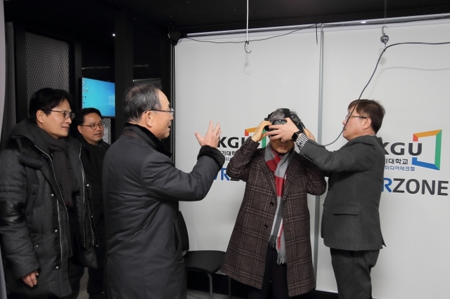 ▲ 경기대학교-EBS 업무협약 체결식-첨단미디어테크랩 VR 체험장