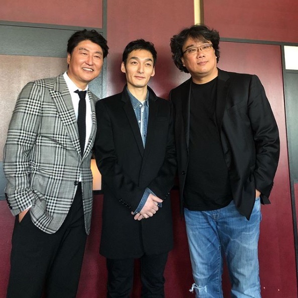 일본 그룹 SMAP 출신 가수 겸 배우 쿠사나기 츠요시(초난강)가 봉준호 감독과 송강호를 만났다. 인스타그램