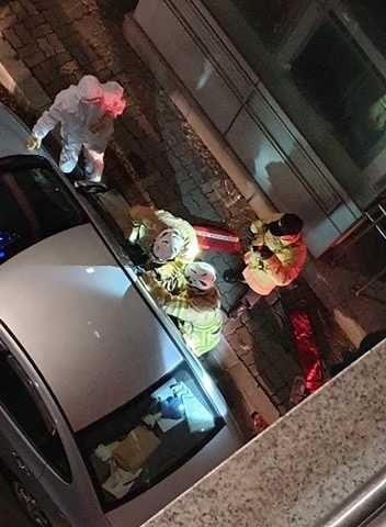 경찰과 소방대원들이 지난 27일 밤 10시께 의정부 용현동에서 음주운전 의심신고를 받고 출동해 조사 중인 모습.