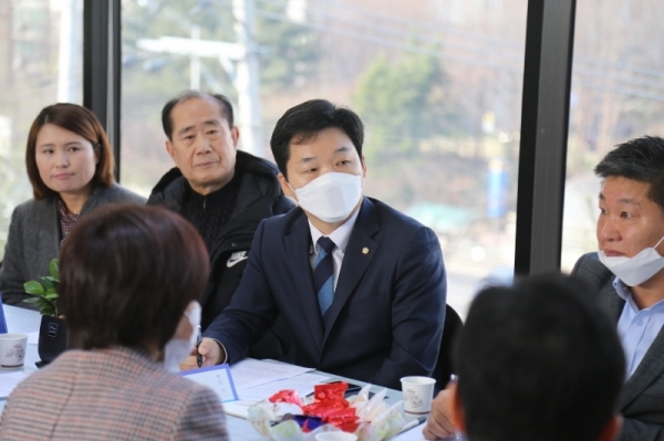 2일 김병관 국회의원 지역 사무실에서 열린 김병관 의원과 성남시강사협의회 간담회 모습. 사진=김 의원 측 제공