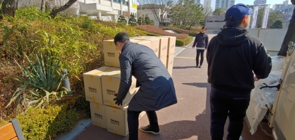 새롬바이오, 기부물품 전달