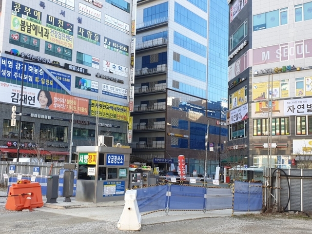 ▲ 백화점이 들어설 건물 부지. 바로옆이 롯데아울렛이 퇴점한 건물이다.