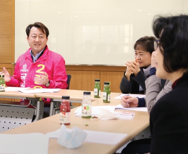 통합당 김용남 전 의원이 대한간호협회 경기도간호사회와 만나 변화된 시대에 맞는 의료시스템 정비를 약속했다. 김용남 전 의원 제공