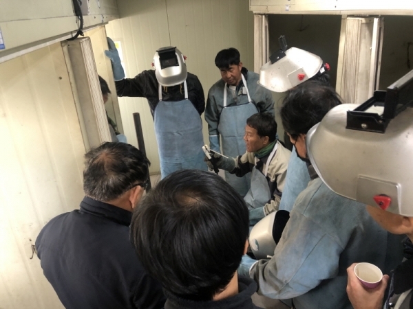 경기과학기술대학교가 경기도일자리재단의 지원을 받아 지난해 10월부터 올해 2월까지 ‘2019년도 숙련건설기능인력 양성과정’을 운영, 훈련생들이 관련 교육을 받고 있다. 사진=경기과학기술대학교 제공