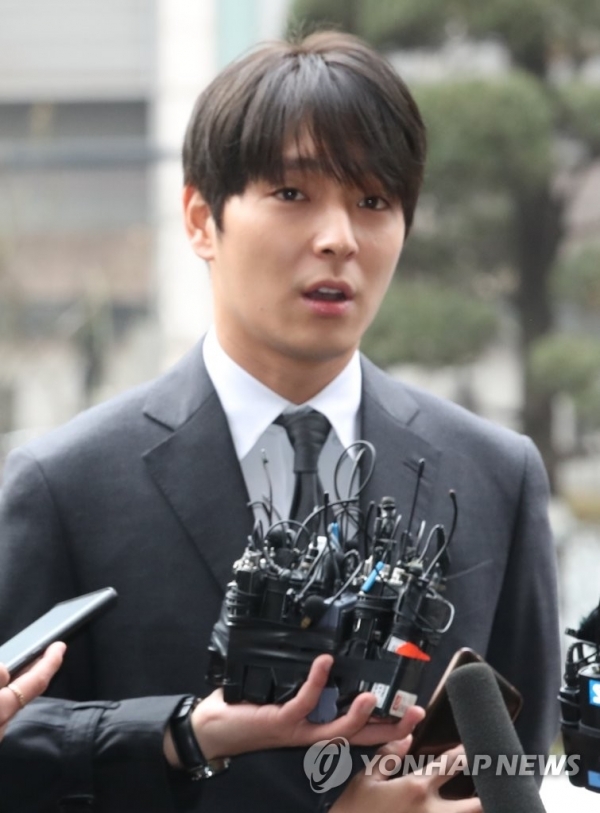 서울지방경찰청에 출석한 가수 최종훈. 연합뉴스