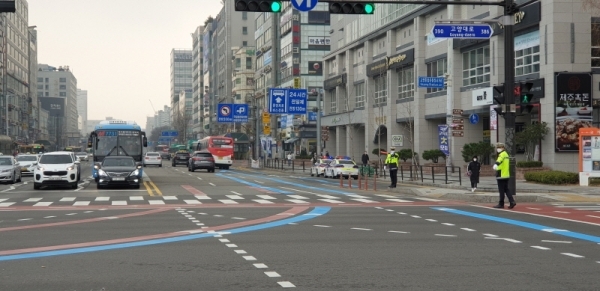 버스전용 컬러유도선이 설치된 대화역 주변 도로.사진=일산서부경찰서