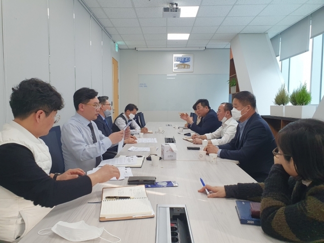 ▲ 재난기본소득 소상공인 및 전통시장 소비 관련 방안 대책회의 (1)