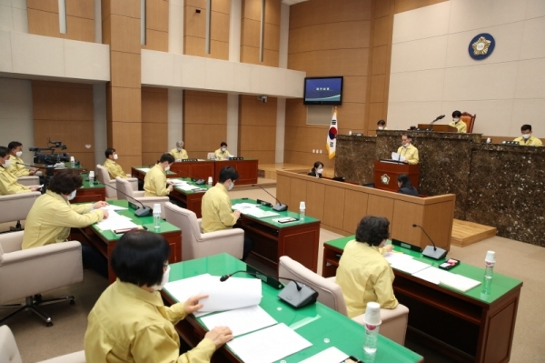 이천시는 코로나19 확산으로 위축된 지역경제를 부양하고 시민 생활 안정에 보탬이 되고자 긴급 추경을 편성했다