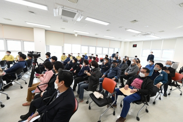 ▲ 중대본 ‘라마다앙코르 김포호텔‘ 외국인 임시생활시설로 지정(김포시장, 중대본 지역주민 설명)1