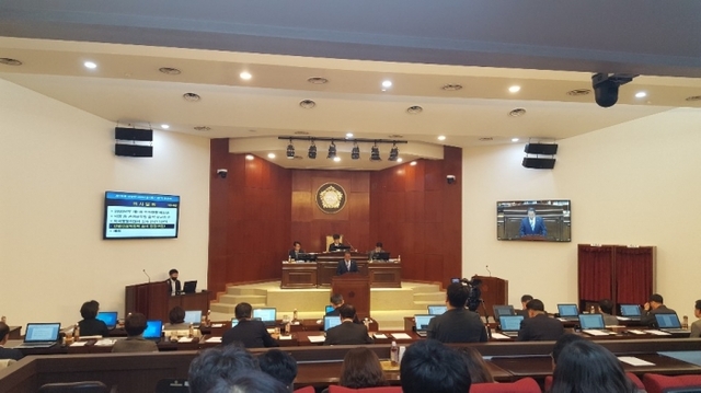 28일 남양주시의회가 재난긴급지원금 예산을 포함한 추가경정예산을 승인하고 있다. 남양주시의회 제공