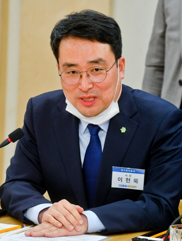 이헌욱 경기도시공사 사장이 28일 오후 경기도청 상황실에서 열린 하남교산 공공주택지구(3기 신도시) 공동사업시행 기본협약 체결식에서 인사말을 하고 있다. 윤원규기자