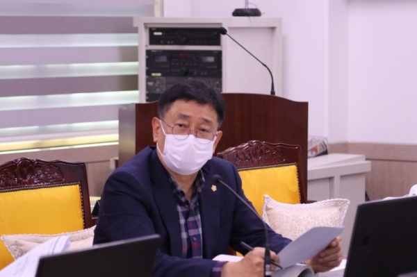 지난 24일 영린 양평군 예산결산특별위원회에서 전진선 의원이 발언을 하고 있다
