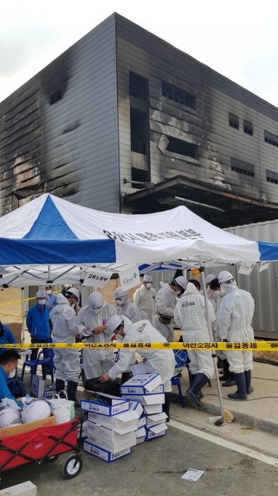 1일 오전 ‘이천 물류창고 화재’ 관련, 관계자들이 2차 합동감식을 준비하고 있다. 채태병기자