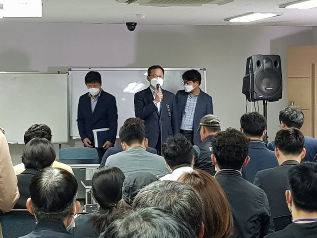 ▲ 10일 오전 나원오 경기남부지방경찰청 형사과장이 ‘이천 물류창고 화재’ 관련 수사상황 브리핑을 진행하고 있다. 채태병기자
