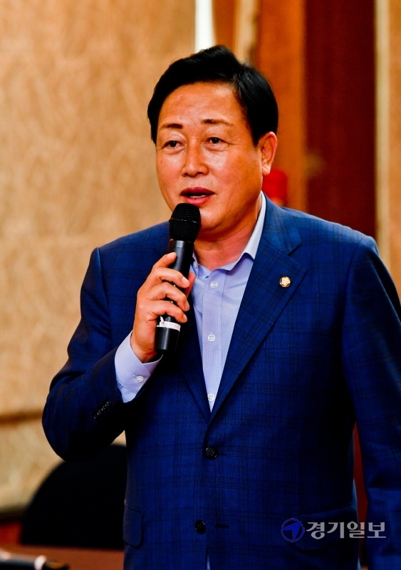 1일 오후 여주 썬밸리호텔 크리스탈룸에서 열린 '2020 경기도 상반기 정책토론 대축제'에서 김선교 국회의원이 축사를 하고 있다.  윤원규기자