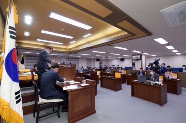 양평군에 거주하는 결혼이민자와 영주권자도 경기도와 양평군이 지급하는 재난기본소득을 받을 수 있게됐다. 지난 1일 양평군 의회가 만장일치로 이같은 내용을 담은 조례안을 개정했다.
