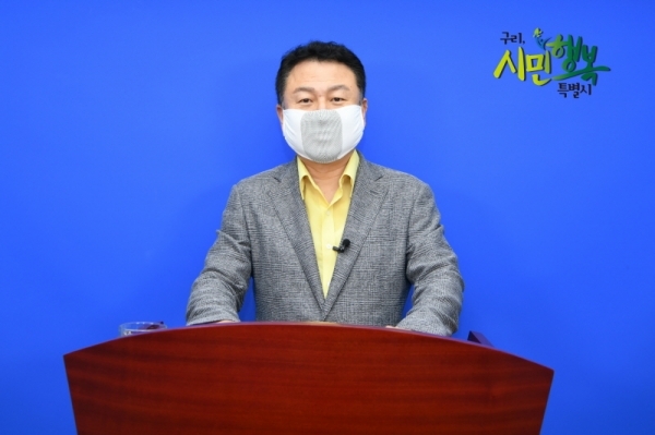 6ㆍ10항쟁 33주년 기념사를 낭독하는 안승남 구리시장