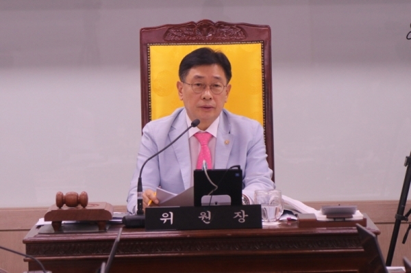 9일, 행감특위 위원장을 맡은 전진선 의원이 두물머리 관광 활성화를 위해서는 중복된 관리체계를 정비하고  종합관리대책의 필요성을 제기하고 있다.