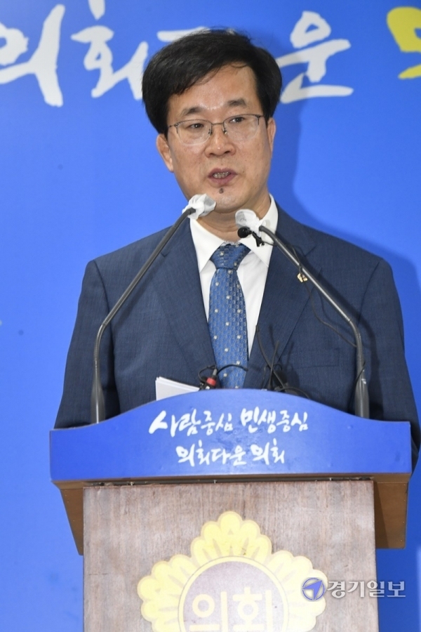 김현삼 경기도의회 의원이 11일 오전 의회 브리핑룸에서 후반기 도 의장 출마선언을 하고 있다. 조주현기자