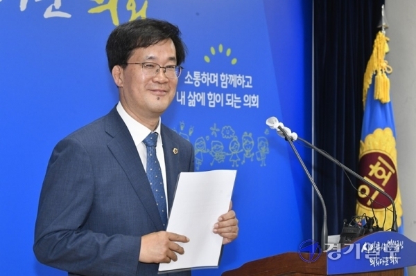 김현삼 경기도의회 의원이 11일 오전 의회 브리핑룸에서 후반기 도 의장 출마선언을 하고 있다. 조주현기자
