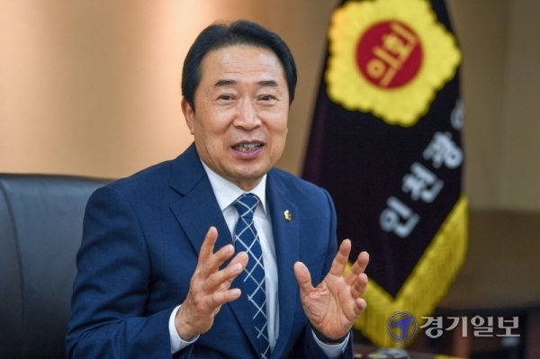 신은호 인천시의회 의장. 장용준 기자