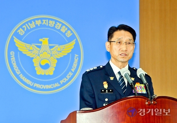 배용주 경기남부지방경찰청장이 2일 경기남부지방경찰청에서 열린 '이춘재 연쇄살인 사건' 종합 수사결과 브리핑을 하고 있다. 윤원규기자