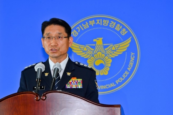 배용주 경기남부지방경찰청장이 2일 경기남부지방경찰청에서 열린 '이춘재 연쇄살인 사건' 종합 수사결과 브리핑을 하고 있다. 윤원규 기자