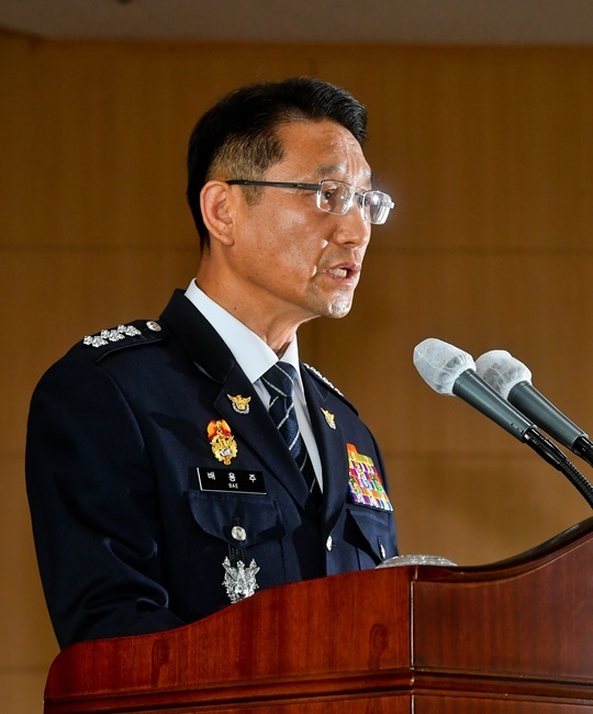 배용주 경기남부지방경찰청장이 2일 경기남부지방경찰청에서 열린 '이춘재 연쇄살인 사건' 종합 수사결과 브리핑을 하고 있다. 윤원규 기자